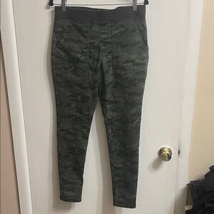 No Boundaries camo pants